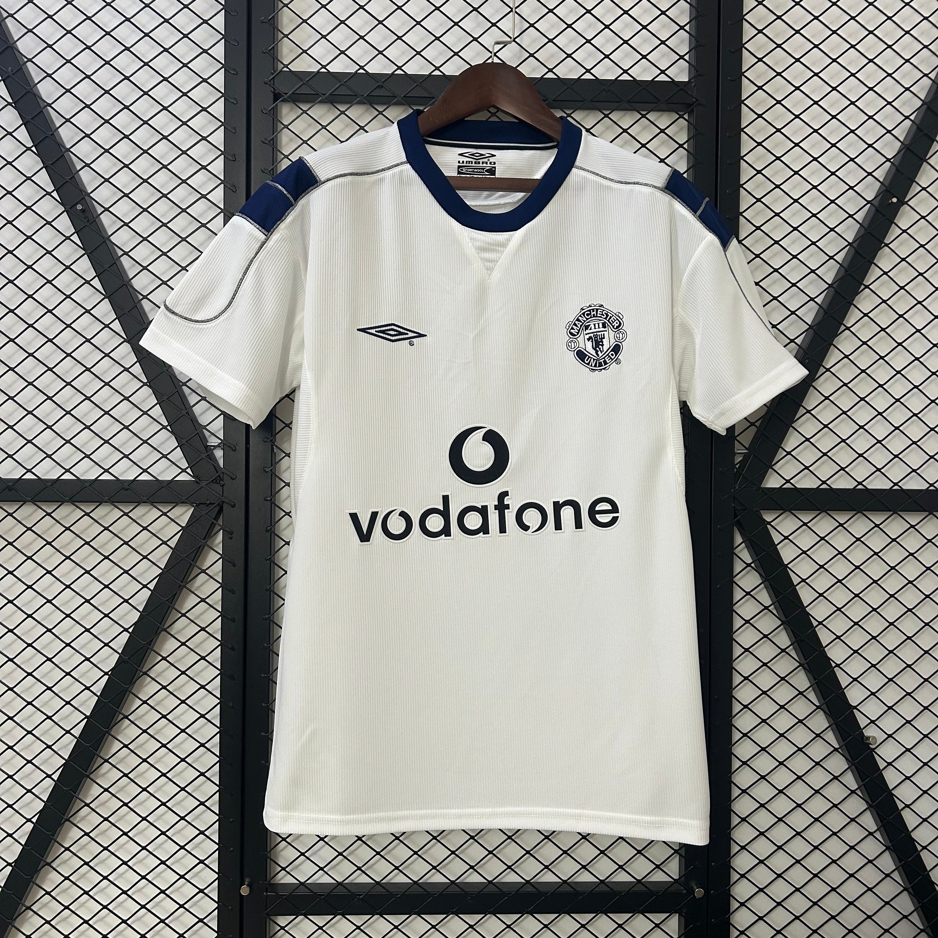 MANCHESTER UNITED 2000-2001 AWAY JERSEY